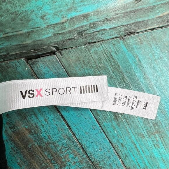 VICTORIA Secret  Sport Size 34DD - Picture 9 of 9